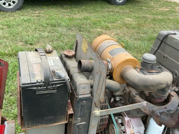 #124-•-massey-ferguson-mf210-tractor-image-23