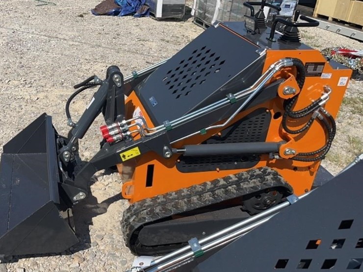landhero-ldh-t460-mini-skid-steer-image-4