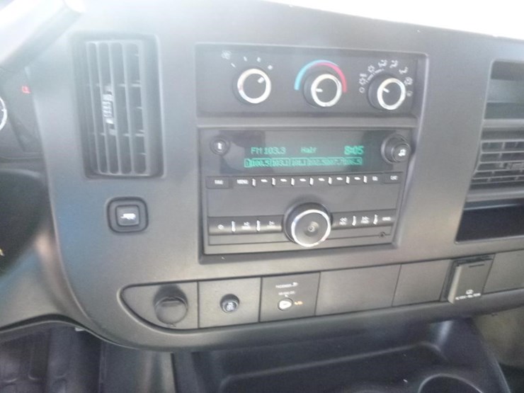 2017-chevrolet-3500-image-14