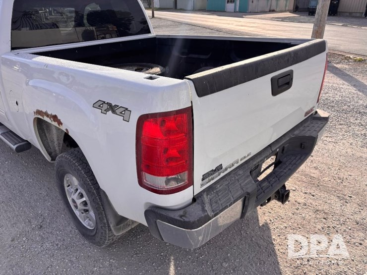2013-gmc-2500-image-34