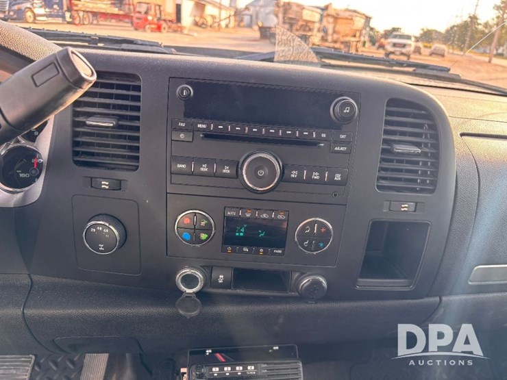2013-gmc-2500-image-68