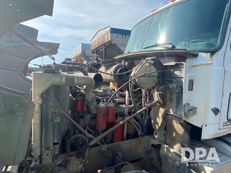 1996-mack-ch613-image-11