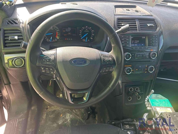 2016-ford-explorer-image-11