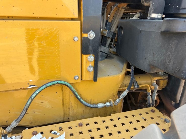 2011-caterpillar-140m2-image-20