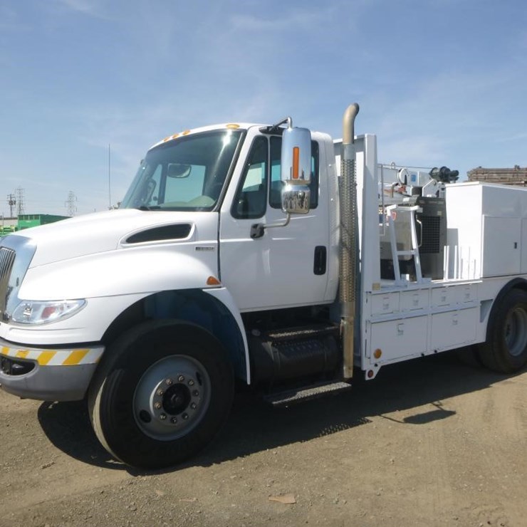2011 INTERNATIONAL DURASTAR 4300