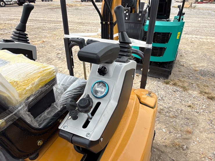 #220-•-#26493-•-unused-cfg-qk18r-mini-excavator-image-31
