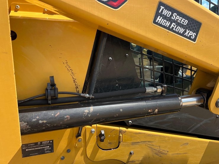 2022-caterpillar-279d3-image-15