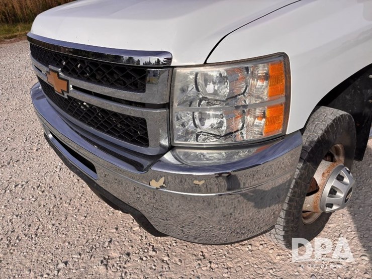 2012-chevrolet-3500-image-24