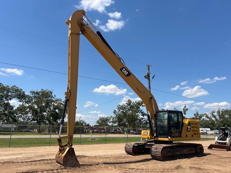 2018-caterpillar-320-image-8