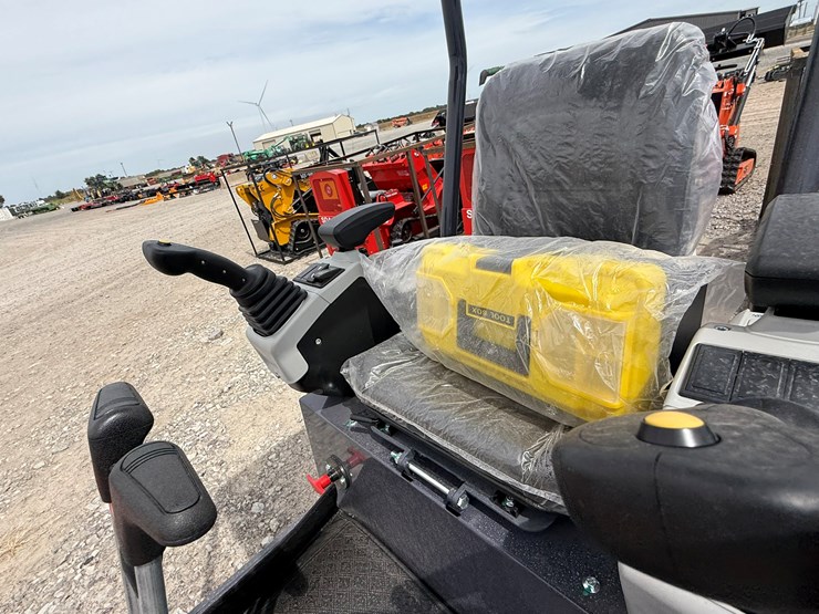 #220-•-#26485-•-unused-cfg-mx15rx-mini-excavator-image-36