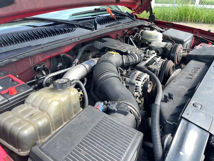2004-chevrolet-silverado-image-23