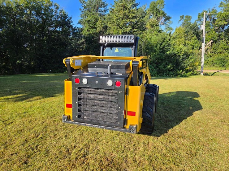 2019-gehl-v270-image-13