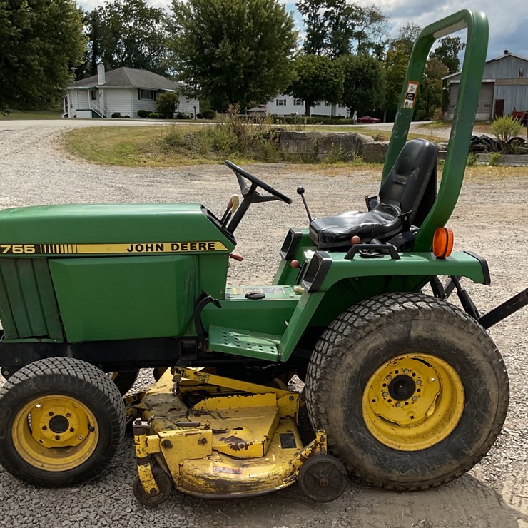 JOHN DEERE 755