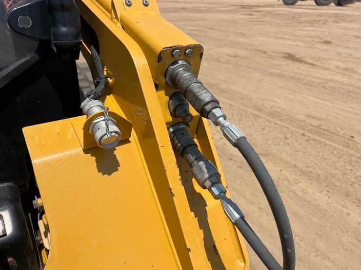 2022-caterpillar-259d3-image-11
