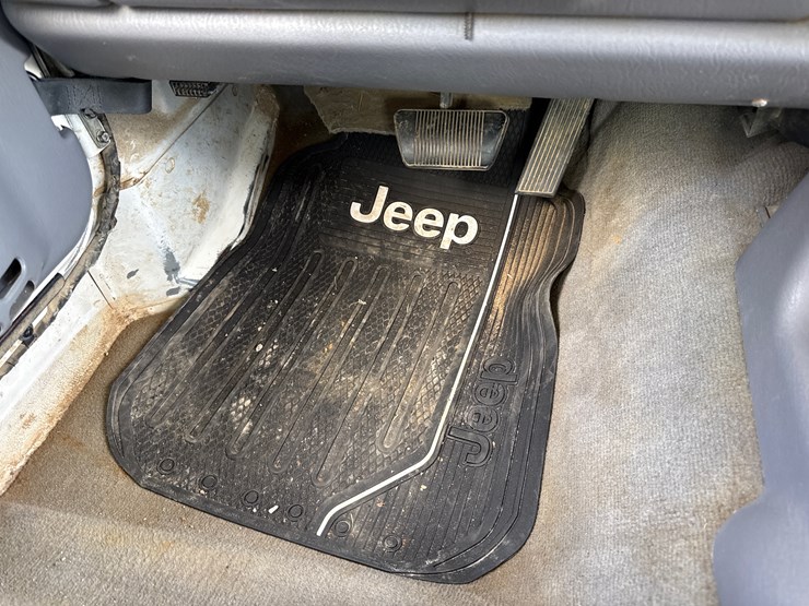 1997-jeep-wrangler-image-35