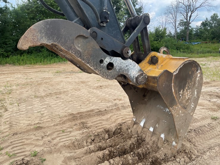 deere-160d-lc-image-21