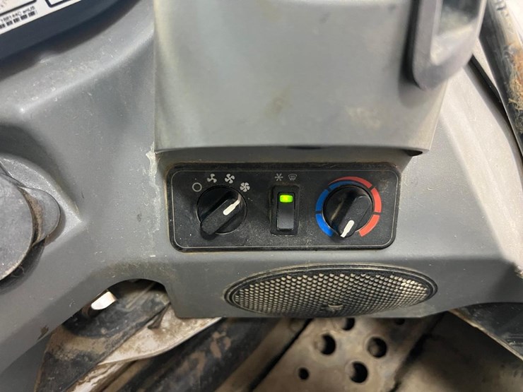 2021-bobcat-t740-image-26