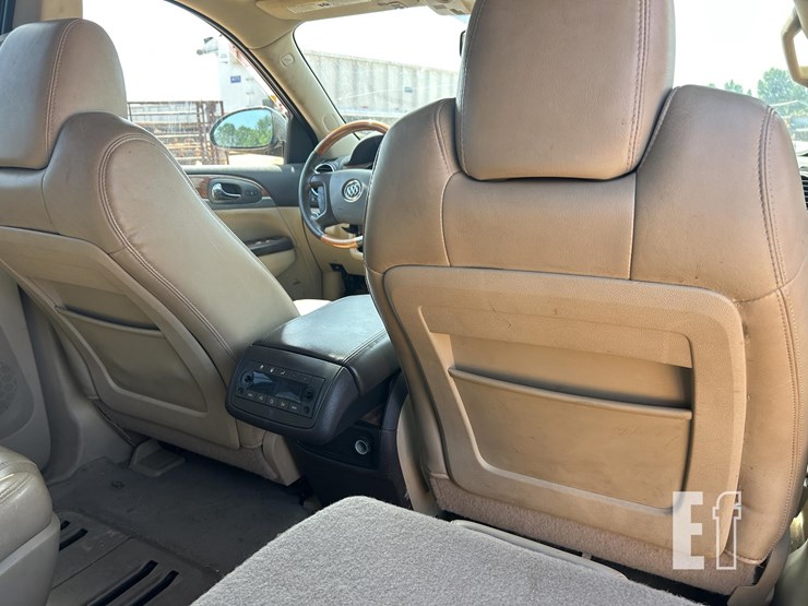 2011-buick-enclave-image-28