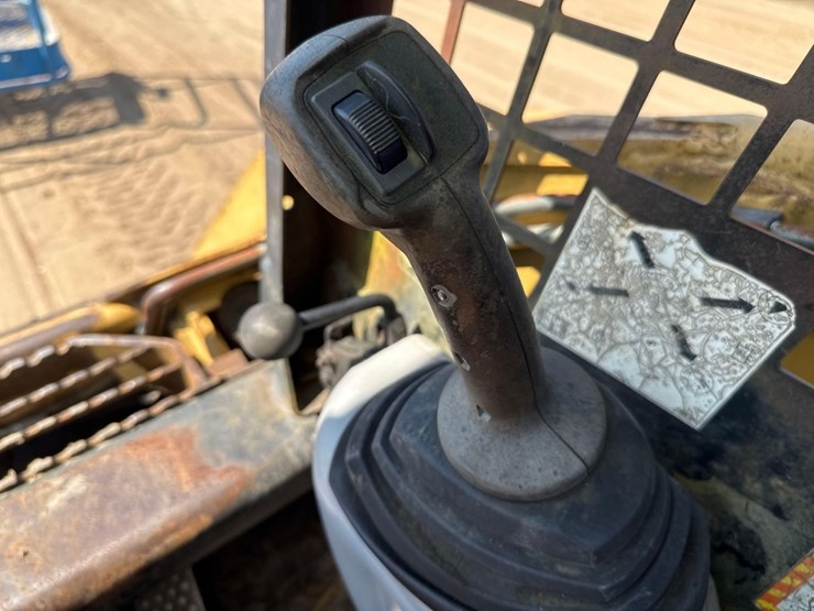 2004-caterpillar-262b-image-25