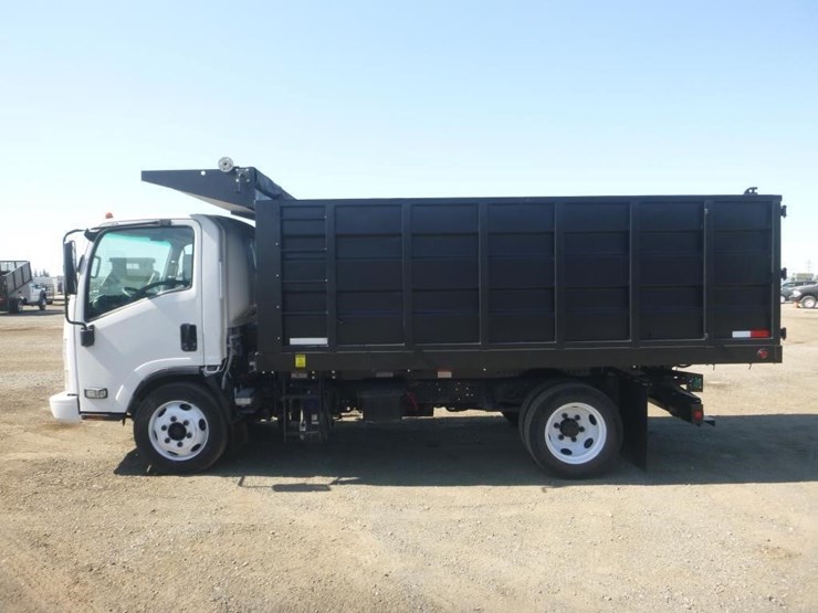 2017-isuzu-nqr-image-5