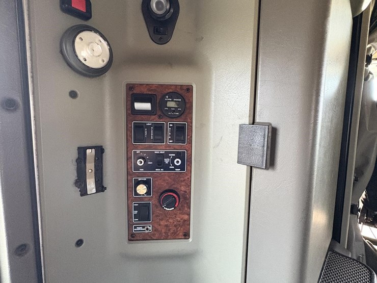2005-kenworth-t600-image-10