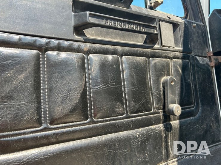 1998-freightliner-day-cab-truck-(cp0657,-unit-28648)-image-30