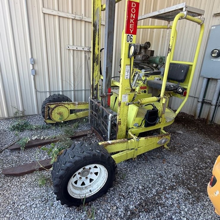 2001 Donkey D12 Forklift (NP6114, Unit 88126)