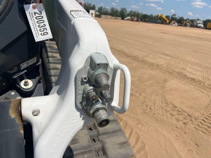 2022-bobcat-t76-image-11