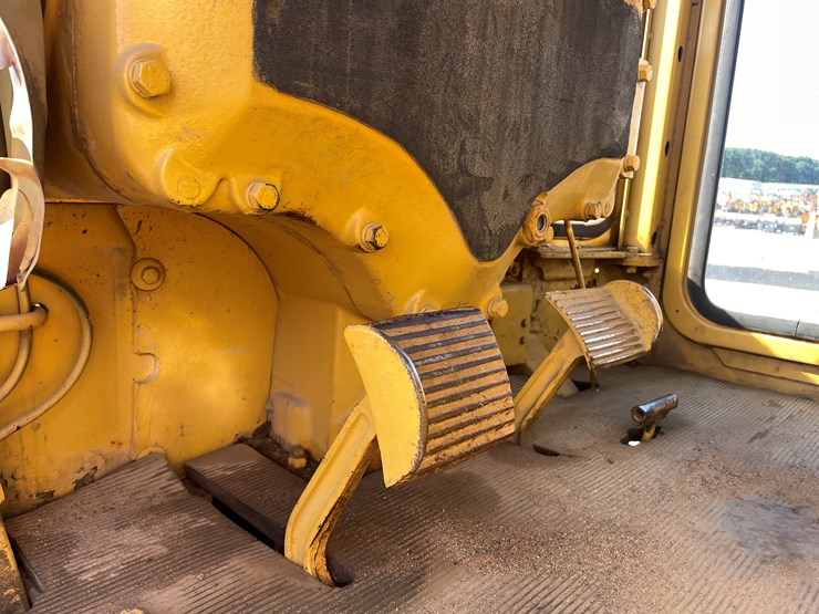 #2026-•-cat-no.12-road-grader-image-32