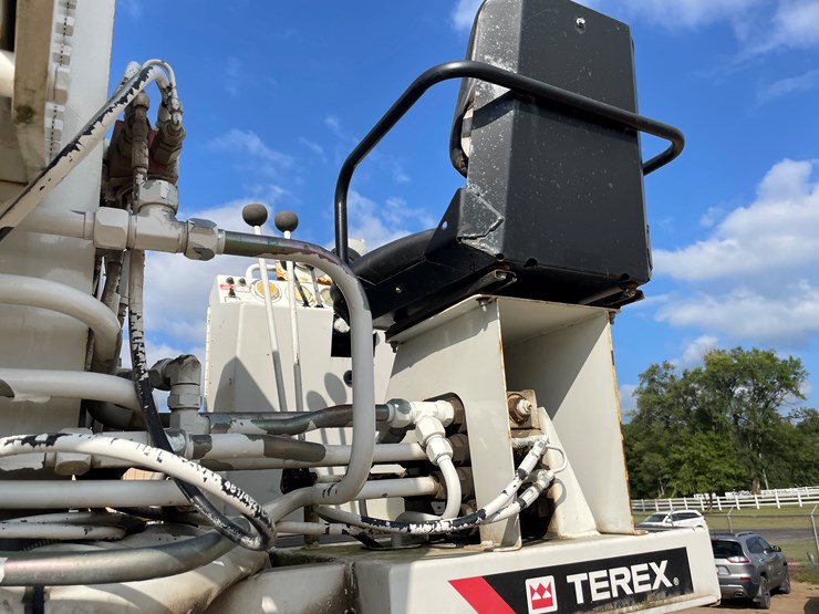 #2116-•-2014-international-7600-crane/digger-truck-(has-mn-title)-image-29