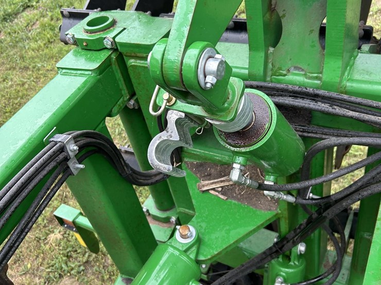 2021-john-deere-2680h-image-35