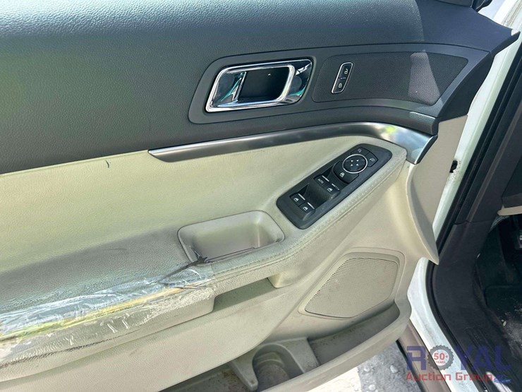 2014-ford-explorer-image-11
