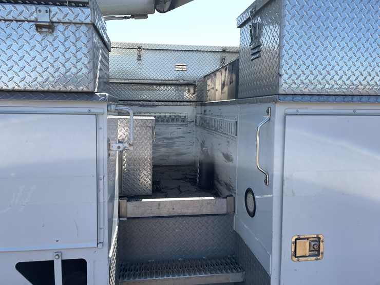 #2132-•-2013-freightliner-bucket-truck-(has-mn-title)-image-32