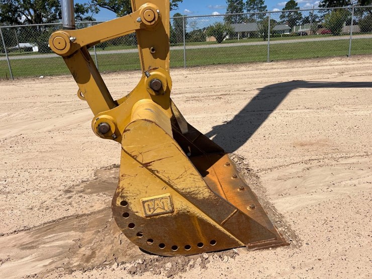 2019-caterpillar-330gc-image-8
