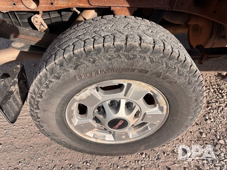 2013-gmc-2500-image-40