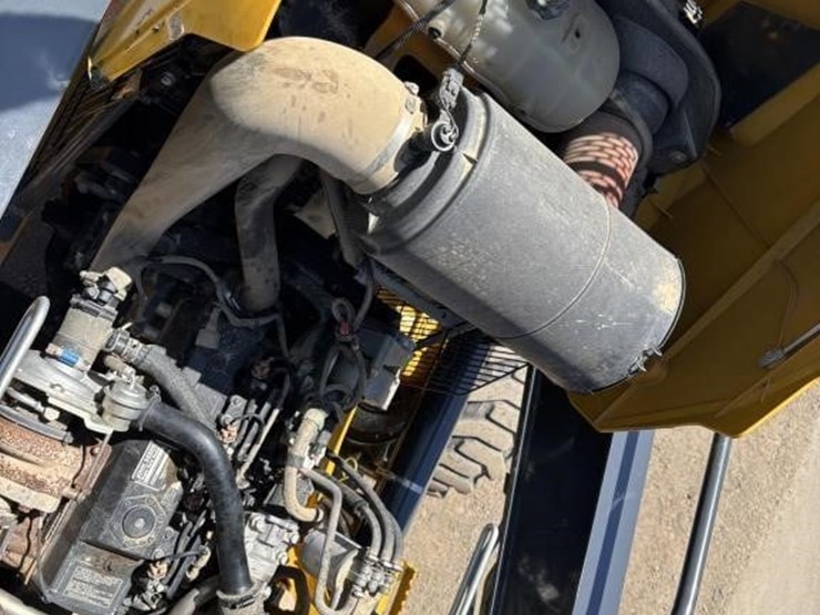 2018-deere-210l-image-41
