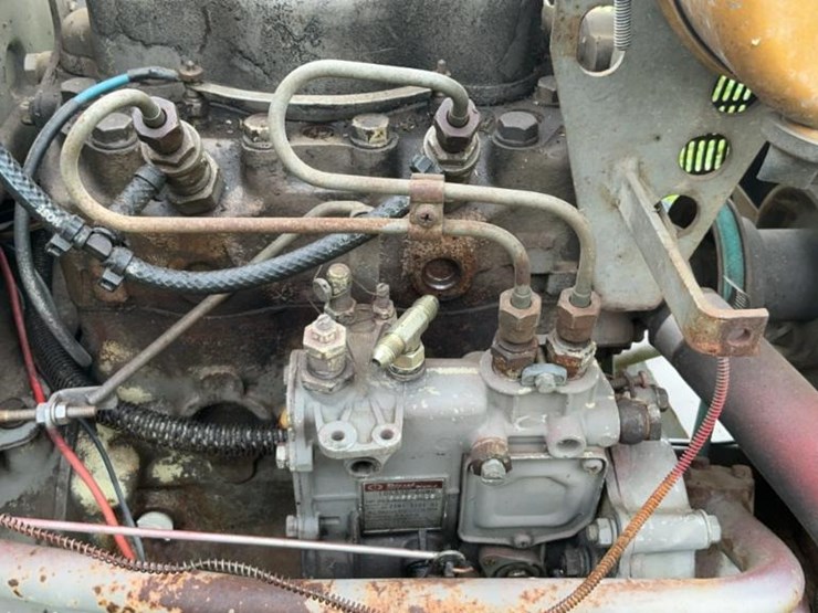 #124-•-massey-ferguson-mf210-tractor-image-21