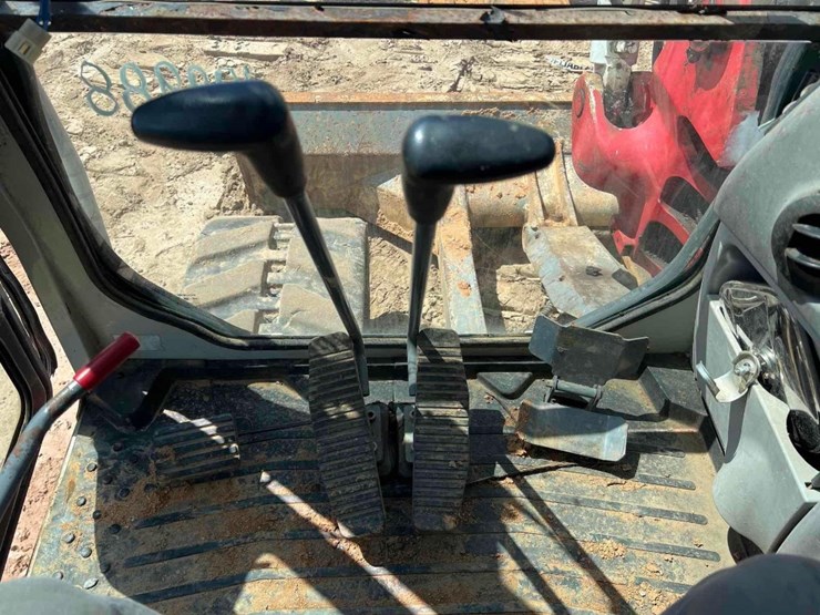 2018-takeuchi-tb290-image-36