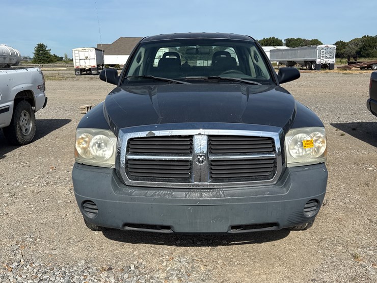 2005-dodge-dakota-image-3