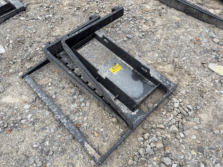 #230-•-#26359-•-unused-giyi-mini-skid-steer-forks-image-2