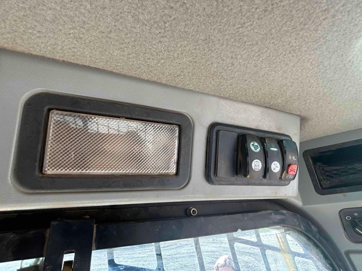 2017-caterpillar-299d2-image-23