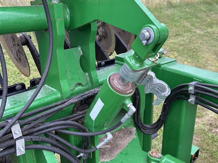 2021-john-deere-2680h-image-42