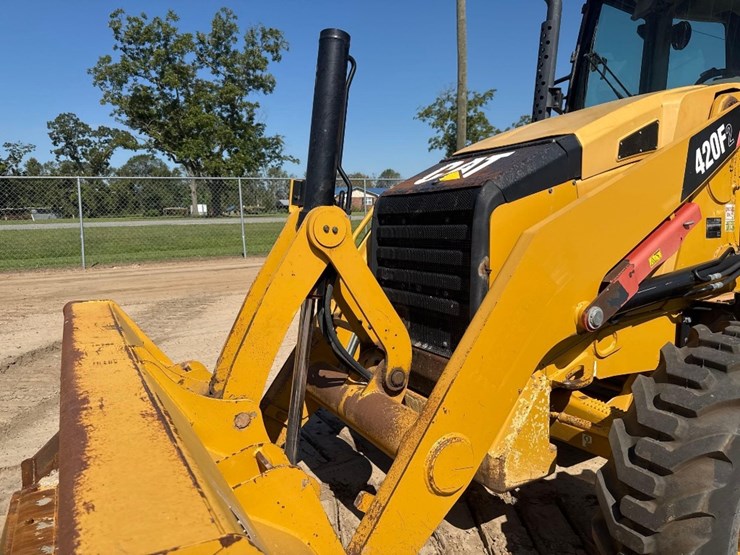 2019-caterpillar-420f2-image-20