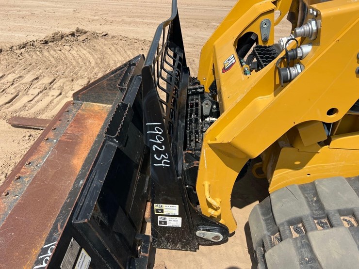 2023-caterpillar-259d3-image-10