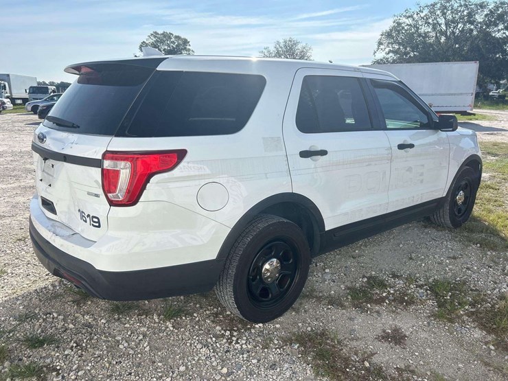 2016-ford-explorer-image-4