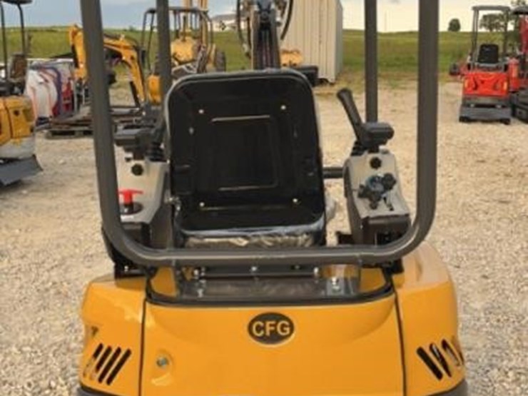 2025-cfg-qk18r-mini-excavator-image-5