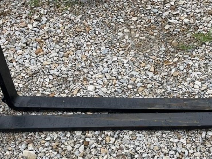 new-60in-x-4in-pallet-forks-image-1