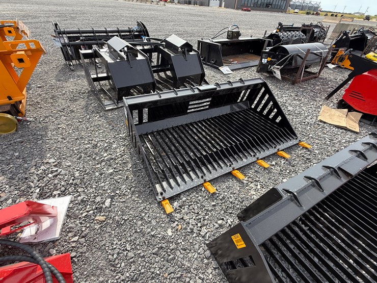 #2000-•-#26342-•-unused-giyi-66"-skid-steer-rock-bucket-cysd2507108-image-2