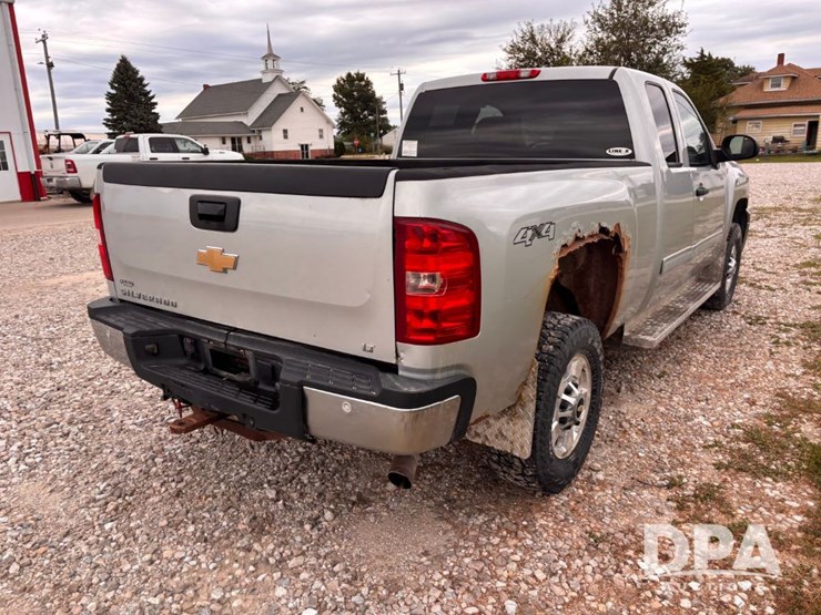 2011-chevrolet-2500hd-image-10