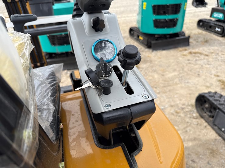 #220-•-#26493-•-unused-cfg-qk18r-mini-excavator-image-32